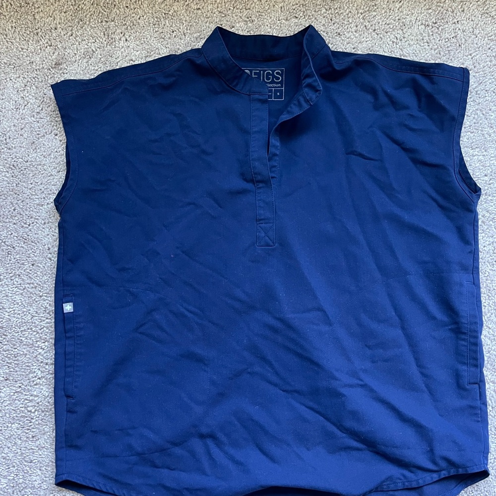 Women’s Figs Scrub top